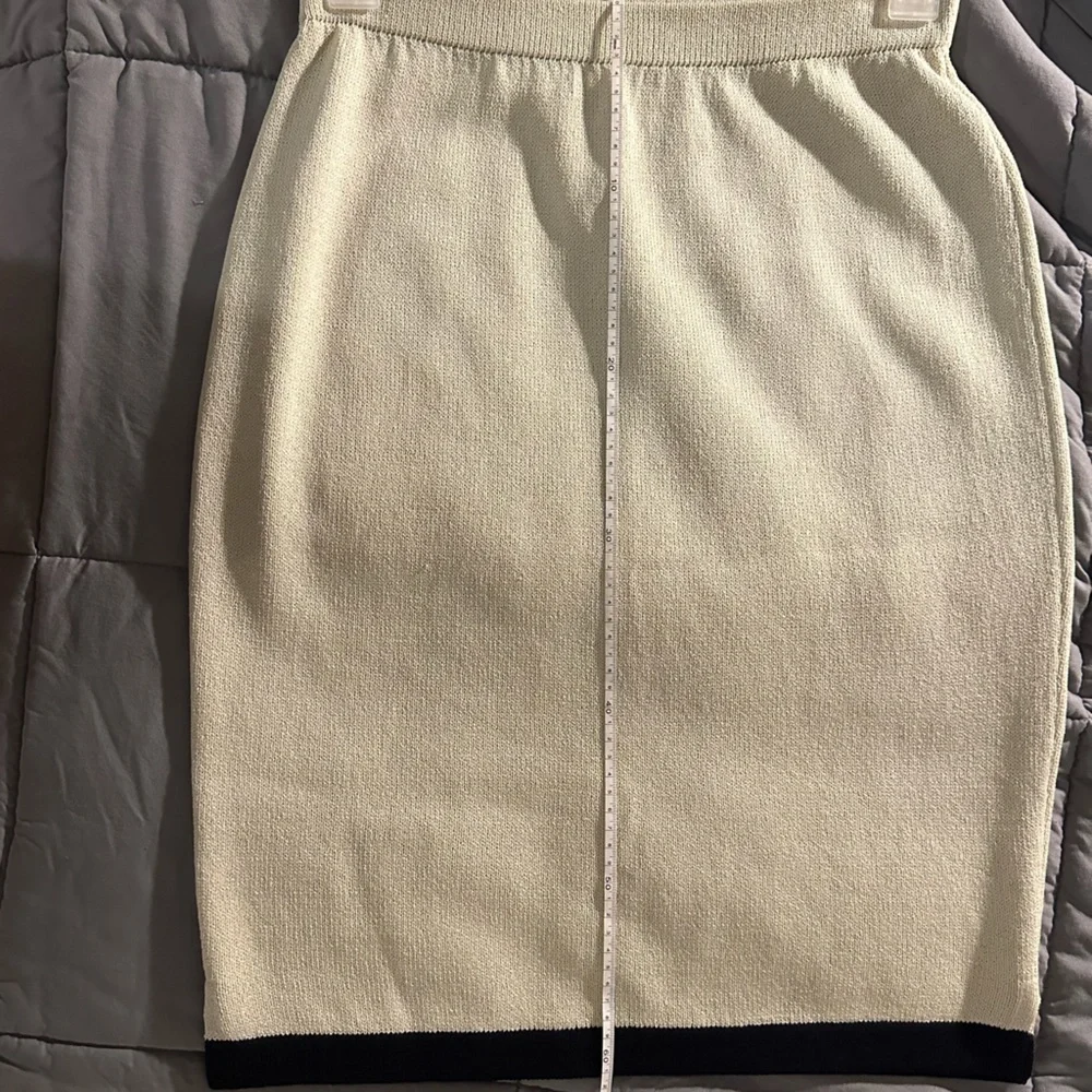 St. John Collection Women's size 8 cream with black trim knit pencil skirt. - Picture 2 of 7
